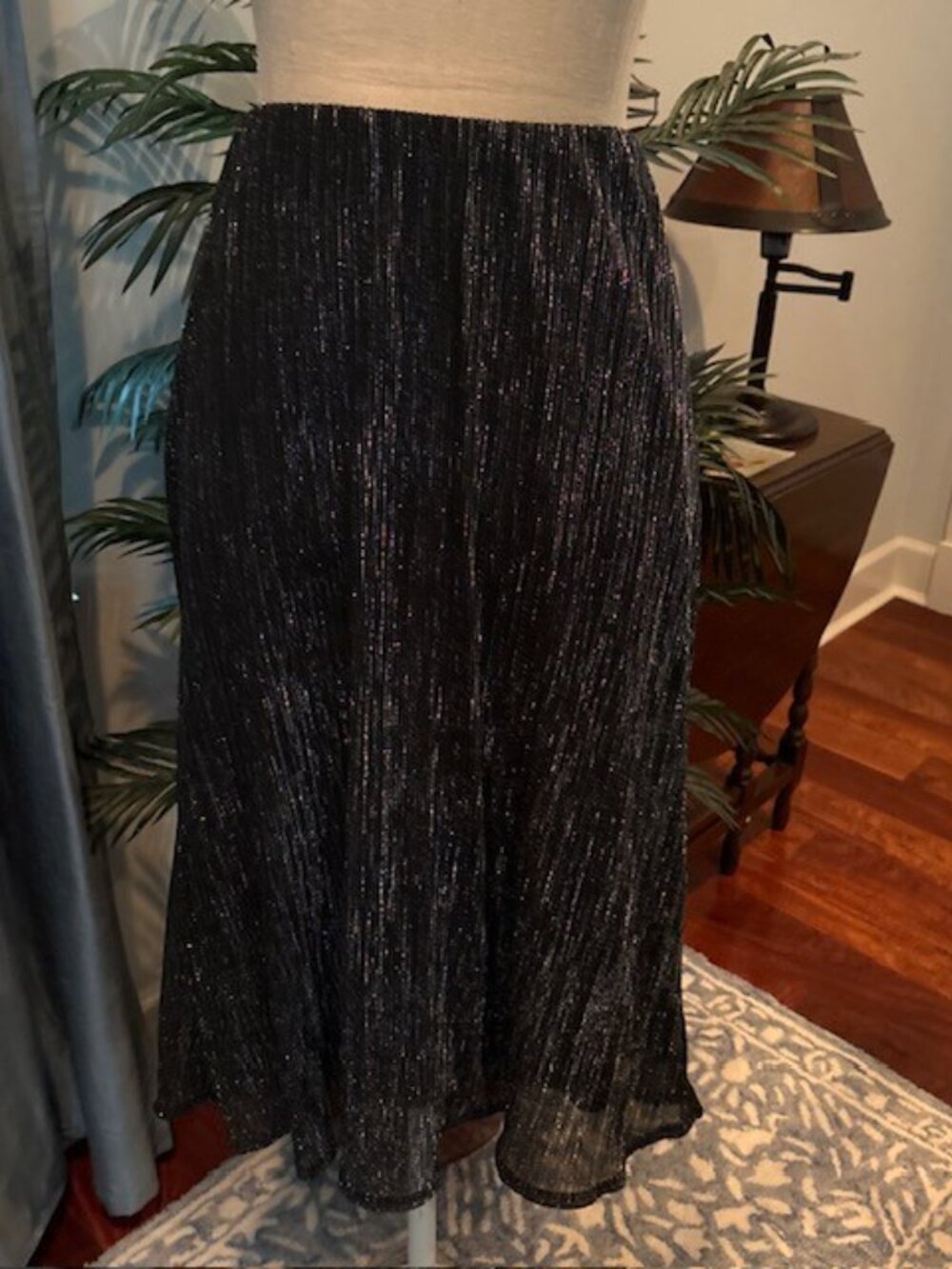 AQUA Sexy Shimmery Black and Silver Metallic Skirt Worn Sz M Bloomingdales NWOT